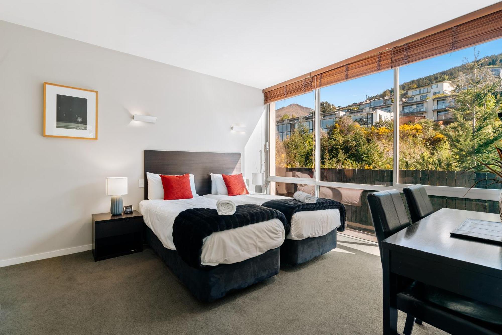 Modern Executive Living In Pounamu Queenstown Exterior photo