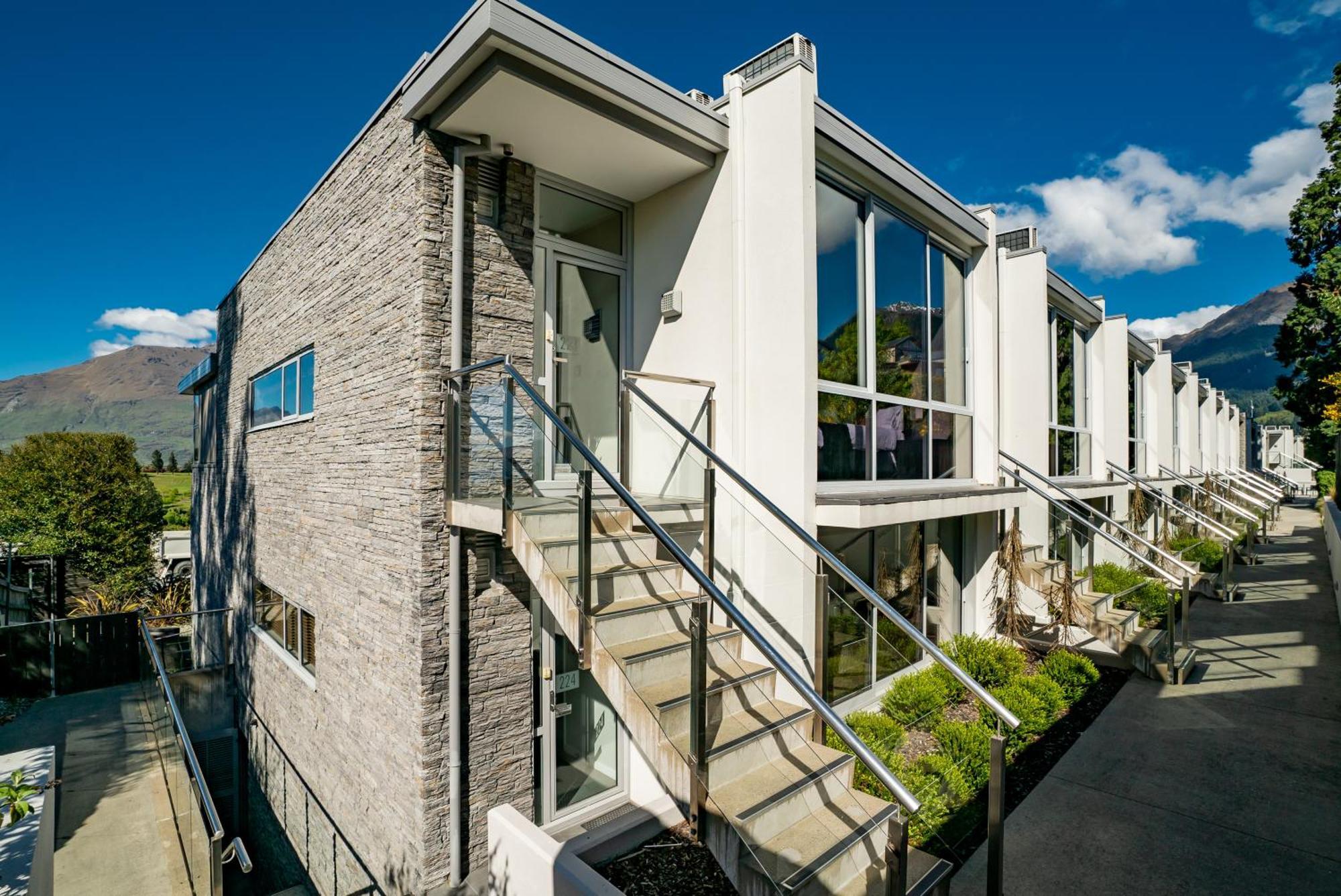 Modern Executive Living In Pounamu Queenstown Exterior photo